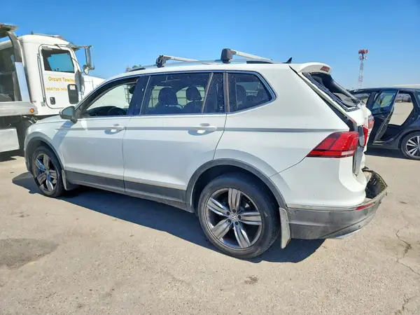 3VV4B7AX0JM181388 2018 VOLKSWAGEN TIGUAN - Image 2