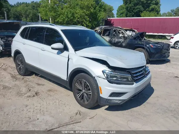 3VV4B7AX0JM190723 2018 VOLKSWAGEN TIGUAN - Image 1