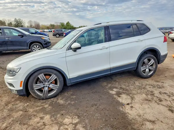 3VV4B7AX0JM194528 2018 VOLKSWAGEN TIGUAN - Image 1