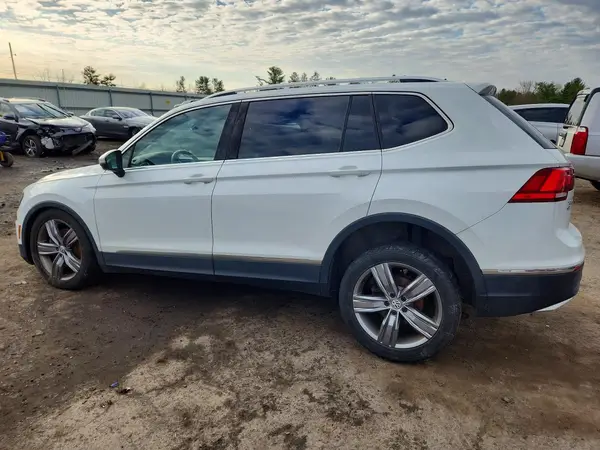 3VV4B7AX0JM194528 2018 VOLKSWAGEN TIGUAN - Image 2