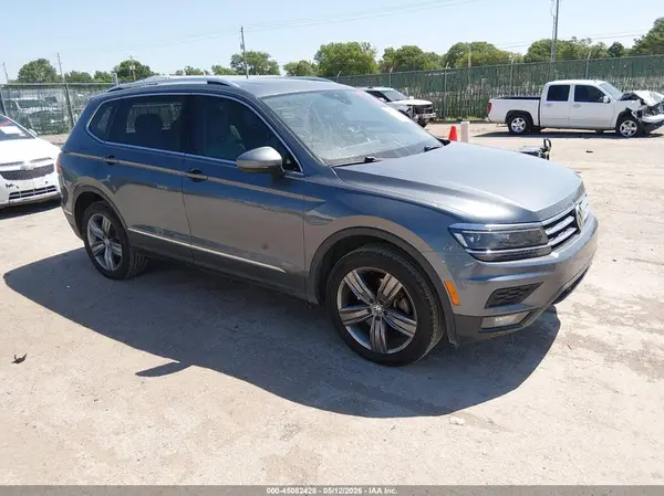 3VV4B7AX0JM195789 2018 VOLKSWAGEN TIGUAN - Image 1