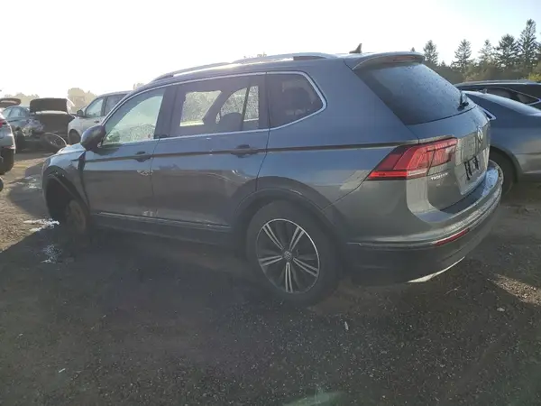 3VV4B7AX0JM198885 2018 VOLKSWAGEN TIGUAN - Image 2