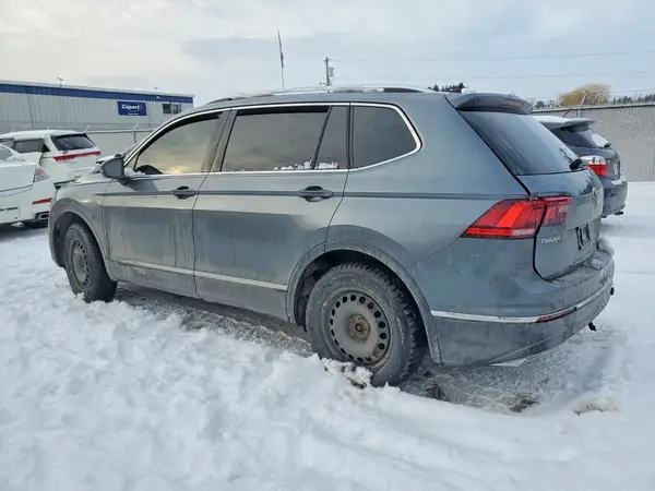 3VV4B7AX0JM199423 2018 VOLKSWAGEN TIGUAN - Image 2