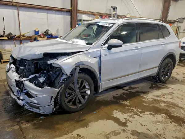 3VV4B7AX0JM217113 2018 VOLKSWAGEN TIGUAN - Image 1