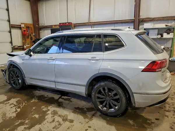 3VV4B7AX0JM217113 2018 VOLKSWAGEN TIGUAN - Image 2