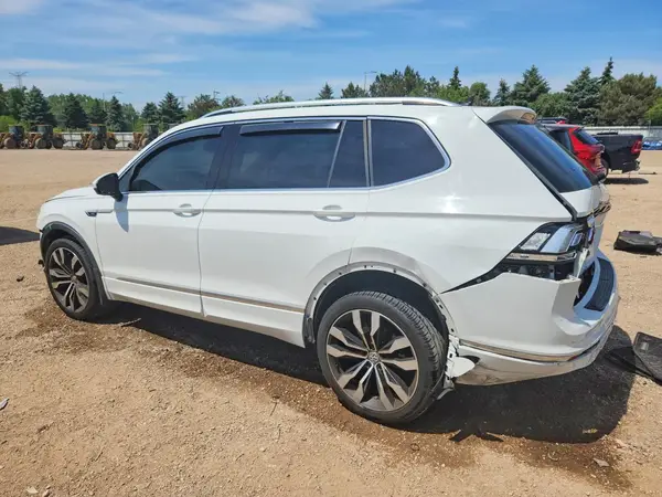 3VV4B7AX0JM218570 2018 VOLKSWAGEN TIGUAN - Image 2