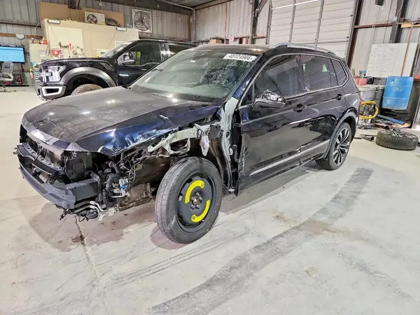 3VV4B7AX0KM102044 2019 VOLKSWAGEN TIGUAN - Image 1