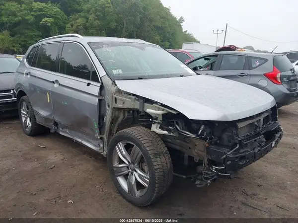 3VV4B7AX0KM143872 2019 VOLKSWAGEN TIGUAN - Image 1