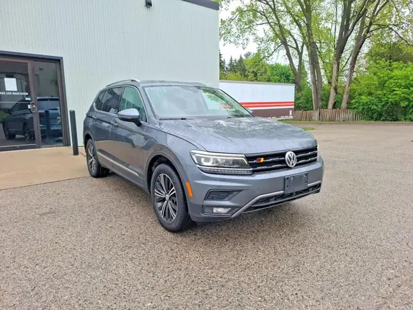 3VV4B7AX0LM156350 2020 VOLKSWAGEN TIGUAN - Image 1
