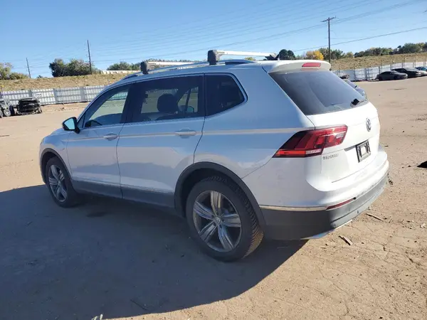 3VV4B7AX1JM002422 2018 VOLKSWAGEN TIGUAN - Image 2