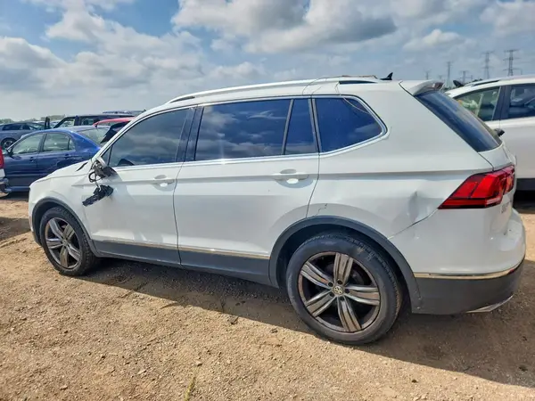 3VV4B7AX1JM003831 2018 VOLKSWAGEN TIGUAN - Image 2