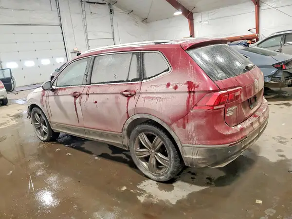 3VV4B7AX1JM029586 2018 VOLKSWAGEN TIGUAN - Image 2