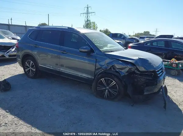3VV4B7AX1JM048218 2018 VOLKSWAGEN TIGUAN - Image 1