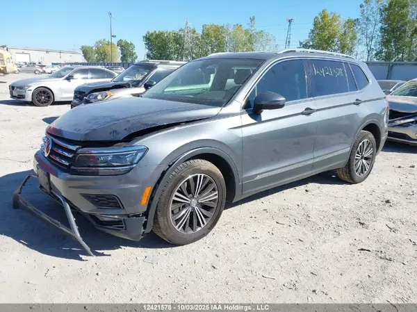 3VV4B7AX1JM048218 2018 VOLKSWAGEN TIGUAN - Image 2