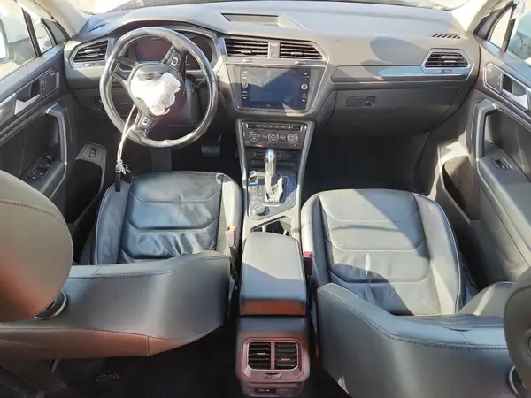 3VV4B7AX1JM110250 2018 VOLKSWAGEN TIGUAN - Image 8