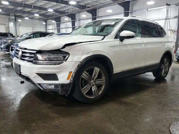 3VV4B7AX1JM174109 2018 VOLKSWAGEN TIGUAN - Image 1