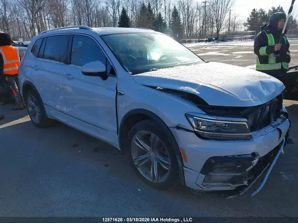 3VV4B7AX1JM190875 2018 VOLKSWAGEN TIGUAN - Image 1