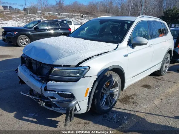 3VV4B7AX1JM190875 2018 VOLKSWAGEN TIGUAN - Image 2