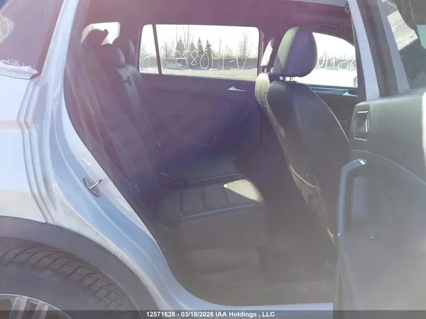 3VV4B7AX1JM190875 2018 VOLKSWAGEN TIGUAN - Image 8