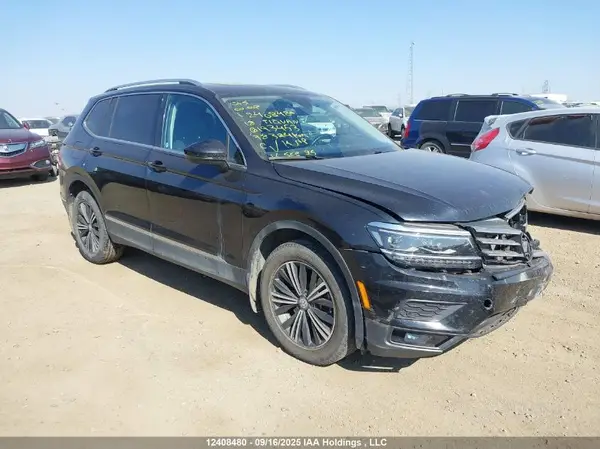 3VV4B7AX1JM193453 2018 VOLKSWAGEN TIGUAN - Image 1