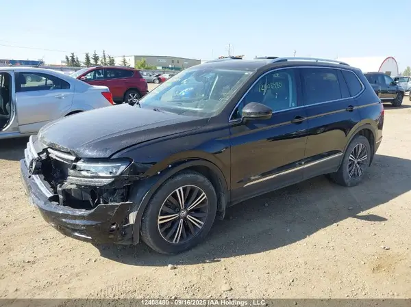 3VV4B7AX1JM193453 2018 VOLKSWAGEN TIGUAN - Image 2