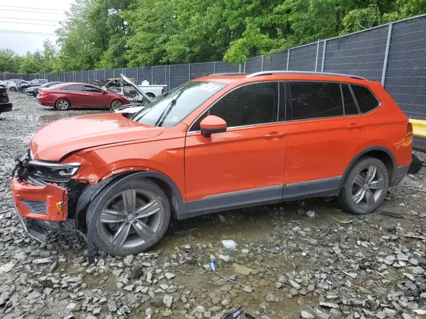 3VV4B7AX1JM197504 2018 VOLKSWAGEN TIGUAN - Image 1