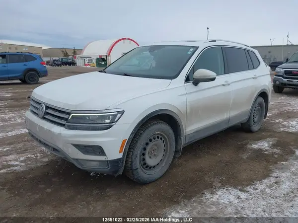 3VV4B7AX1JM202040 2018 VOLKSWAGEN TIGUAN - Image 2