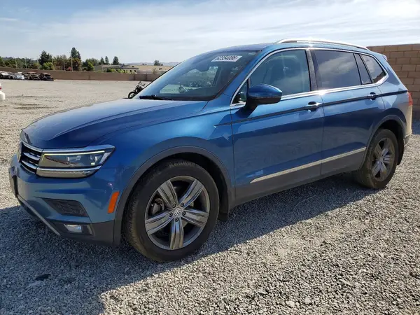 3VV4B7AX1JM208615 2018 VOLKSWAGEN TIGUAN - Image 1