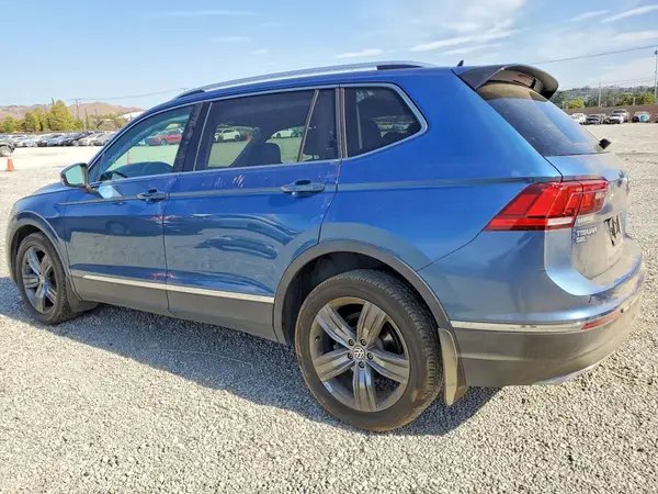 3VV4B7AX1JM208615 2018 VOLKSWAGEN TIGUAN - Image 2