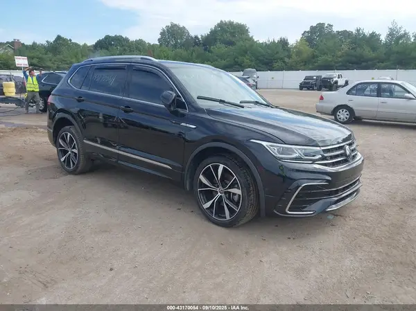 3VV4B7AX1NM168123 2022 VOLKSWAGEN TIGUAN - Image 1