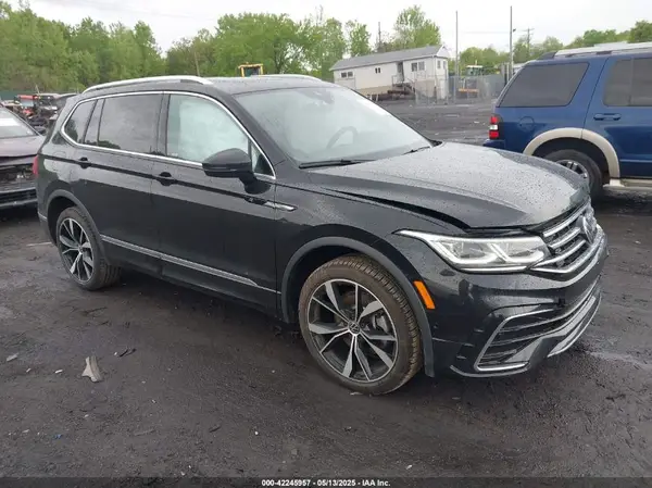 3VV4B7AX1RM196915 2024 VOLKSWAGEN TIGUAN - Image 1