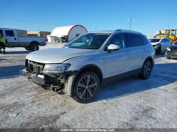 3VV4B7AX2JM007404 2018 VOLKSWAGEN TIGUAN - Image 2