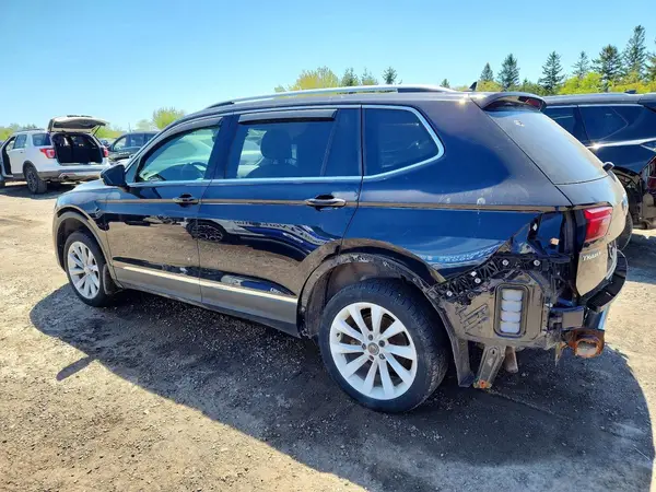 3VV4B7AX2JM100374 2018 VOLKSWAGEN TIGUAN - Image 2