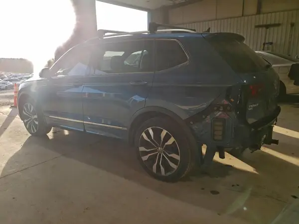 3VV4B7AX2JM151566 2018 VOLKSWAGEN TIGUAN - Image 2
