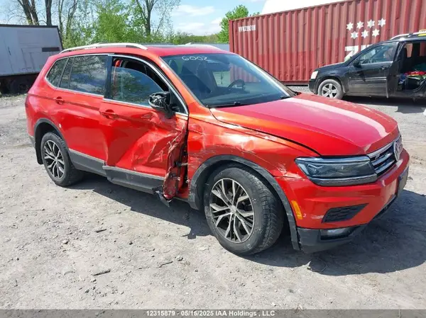 3VV4B7AX2JM167394 2018 VOLKSWAGEN TIGUAN - Image 1