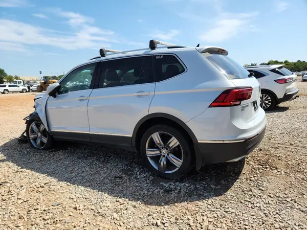 3VV4B7AX2JM197334 2018 VOLKSWAGEN TIGUAN - Image 2