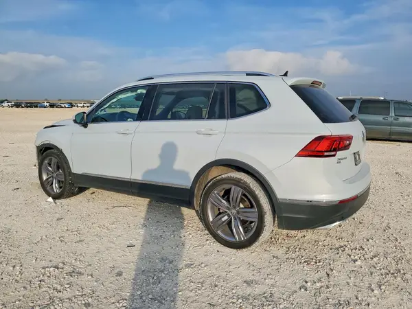 3VV4B7AX2JM208915 2018 VOLKSWAGEN TIGUAN - Image 2