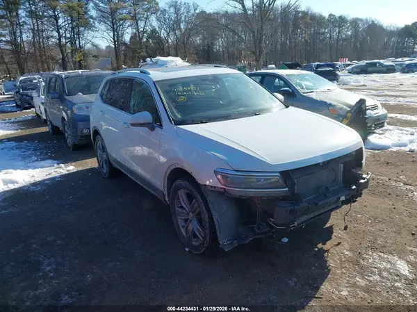 3VV4B7AX2KM043577 2019 VOLKSWAGEN TIGUAN - Image 1