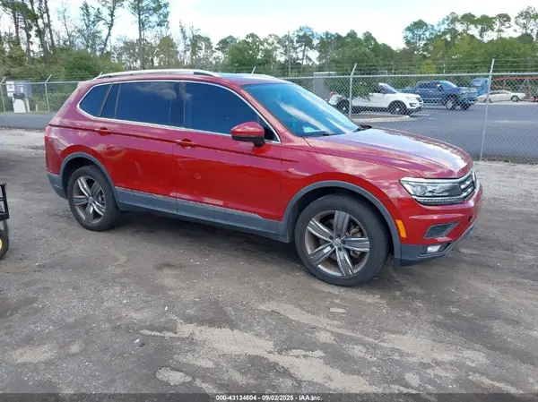 3VV4B7AX2KM180180 2019 VOLKSWAGEN TIGUAN - Image 1