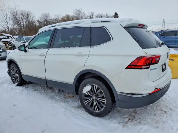 3VV4B7AX3JM000476 2018 VOLKSWAGEN TIGUAN - Image 2
