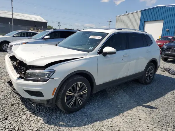 3VV4B7AX3JM005936 2018 VOLKSWAGEN TIGUAN - Image 1