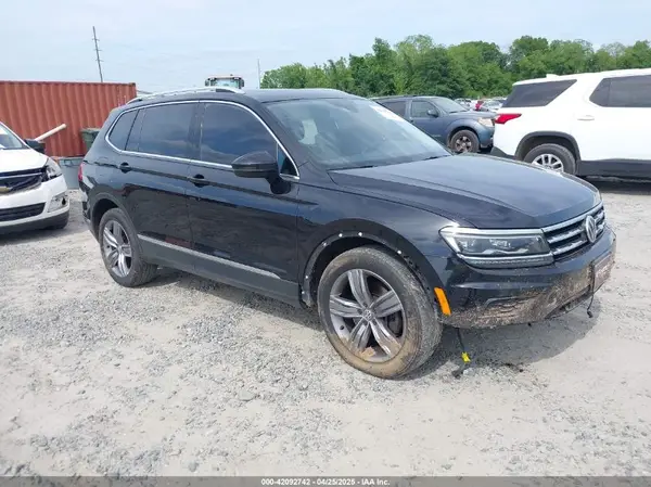 3VV4B7AX3JM104644 2018 VOLKSWAGEN TIGUAN - Image 1