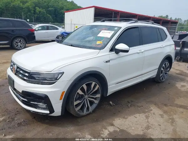 3VV4B7AX3JM133075 2018 VOLKSWAGEN TIGUAN - Image 2