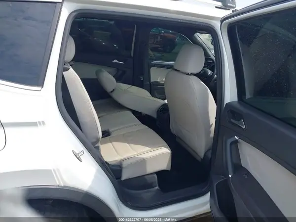3VV4B7AX3JM133075 2018 VOLKSWAGEN TIGUAN - Image 8