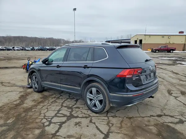 3VV4B7AX3JM168988 2018 VOLKSWAGEN TIGUAN - Image 2