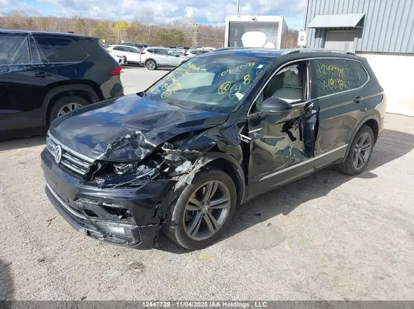 3VV4B7AX3JM182485 2018 VOLKSWAGEN TIGUAN - Image 2