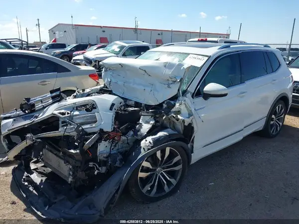 3VV4B7AX3JM192532 2018 VOLKSWAGEN TIGUAN - Image 2