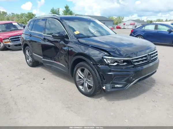 3VV4B7AX3JM194541 2018 VOLKSWAGEN TIGUAN - Image 1