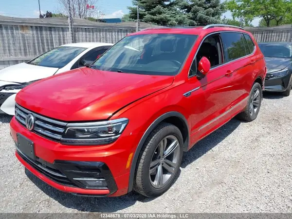3VV4B7AX3JM196239 2018 VOLKSWAGEN TIGUAN - Image 2