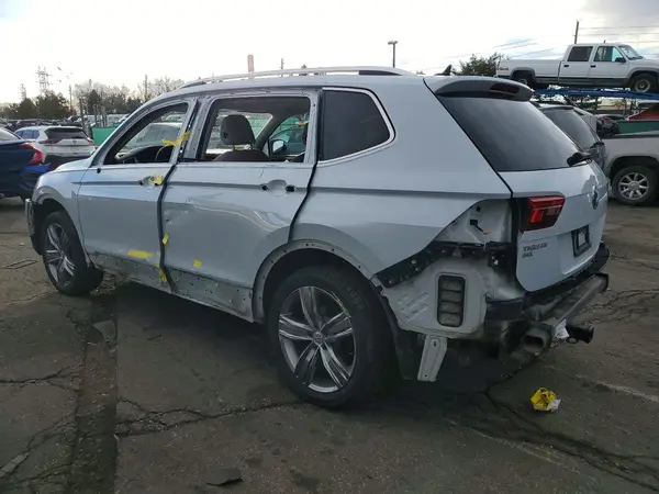3VV4B7AX3JM197603 2018 VOLKSWAGEN TIGUAN - Image 2